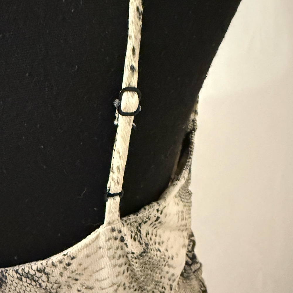 Karen Kane Snake Print Twist Front Cami Silk Feel Adjustable Strap Tank Size M - Picture 12 of 16